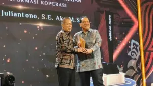 Menkop Raih Anugerah Tokoh Penggerak Ekonomi Kerakyatan di Bali-Nusra 2026