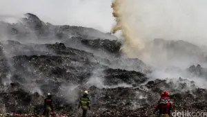 KLH Pasang Alat Pemantau, Minta Warga Jaga Jarak 1,7 Km dari TPA Jatiwaringin