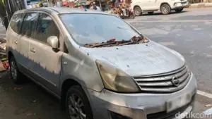 Dishub Tindaklanjuti Mobil Terparkir Berbulan-bulan di Pinggir Jalan PHH Mustofa Bandung