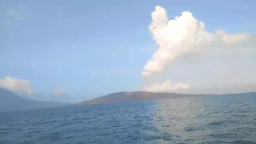 Warga Pesisir Diminta Waspada Setelah Anak Krakatau Naik Jadi Level III